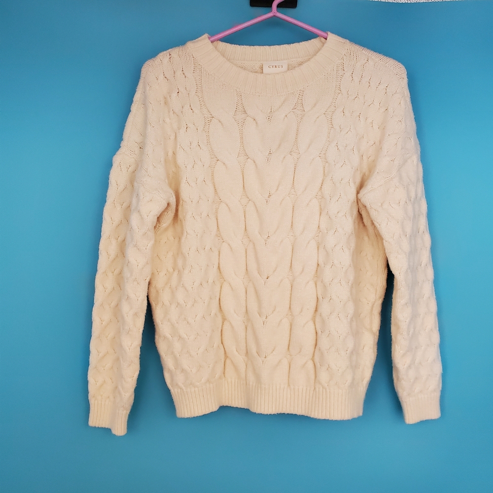Cyrus Sweater Size Small Ivory Cable Knit Soft Long Sleeve